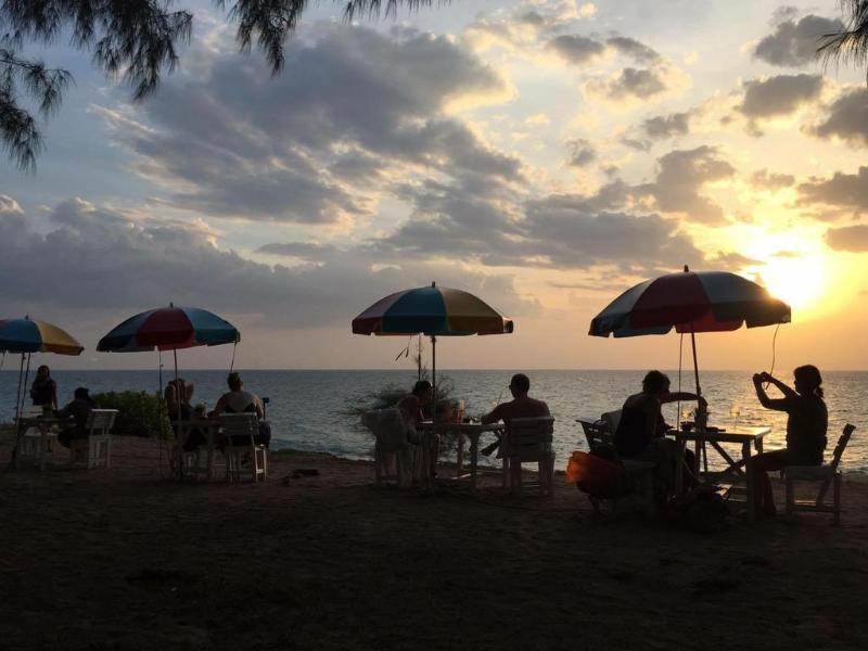 Micky Monkey Beach At Maikhao Beach Otel Mai Khao Dış mekan fotoğraf