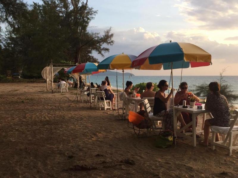 Micky Monkey Beach At Maikhao Beach Otel Mai Khao Dış mekan fotoğraf